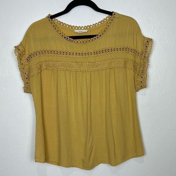 MINE Mustard Yellow Lace Trim Short Sleeve Crew Neck Top Size M - Picture 2 of 8